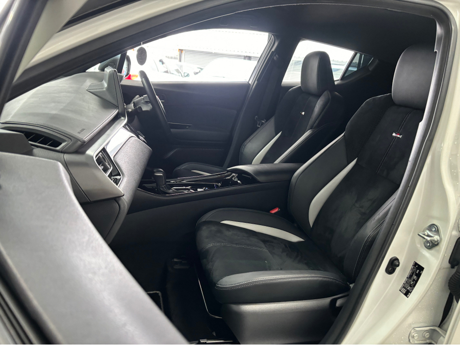 2020 Toyota C-HR - image 13