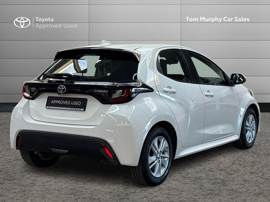 2022 Toyota Yaris - image 2