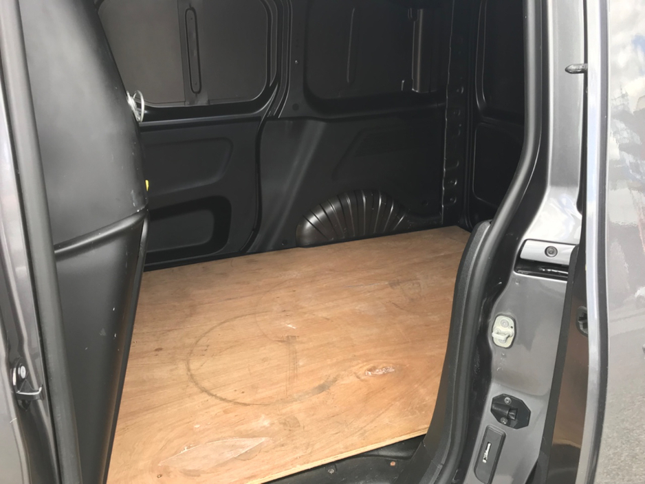 2019 Vauxhall Combo - image 30