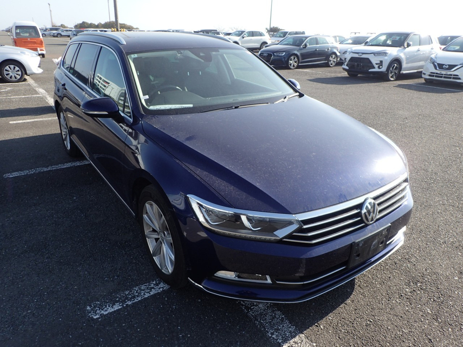 2018 Volkswagen Passat - image 2