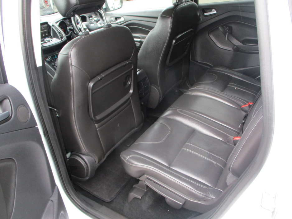 2016 Ford Kuga - image 7