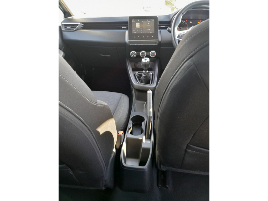 2022 Renault Clio - image 16