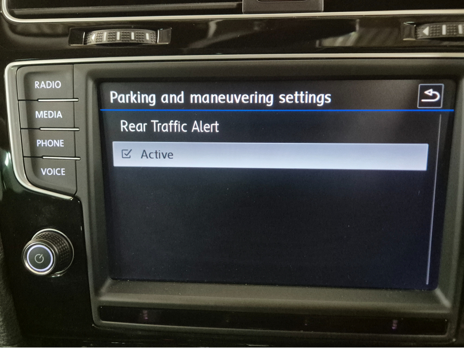 2017 Volkswagen Golf **HIGHLINE**ONLY 63000KMS**ALCANTARA SEATS*17" ALLOYS**BLIND SPOT WARNING**LANE ASSIST**KEYLESS ENTRY AND START**ADAPTIVE CRUISE CONTROL**DUAL ZONE CLIMATE CONTROL*REVERSE CAMERA*BLUETOOTH STREAMI €16,949