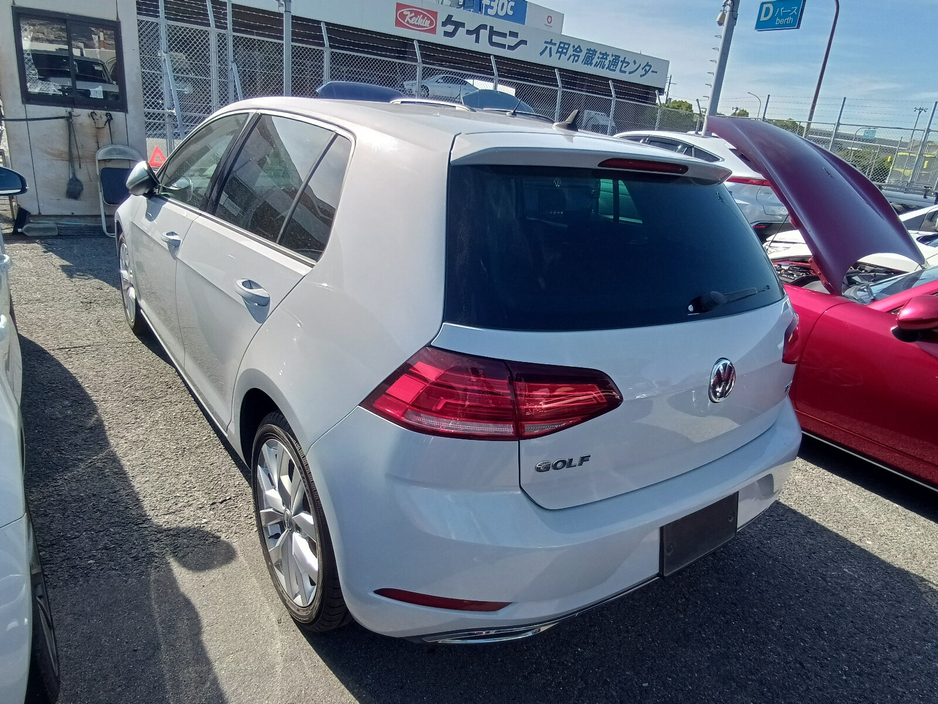 2017 Volkswagen Golf  €17,950