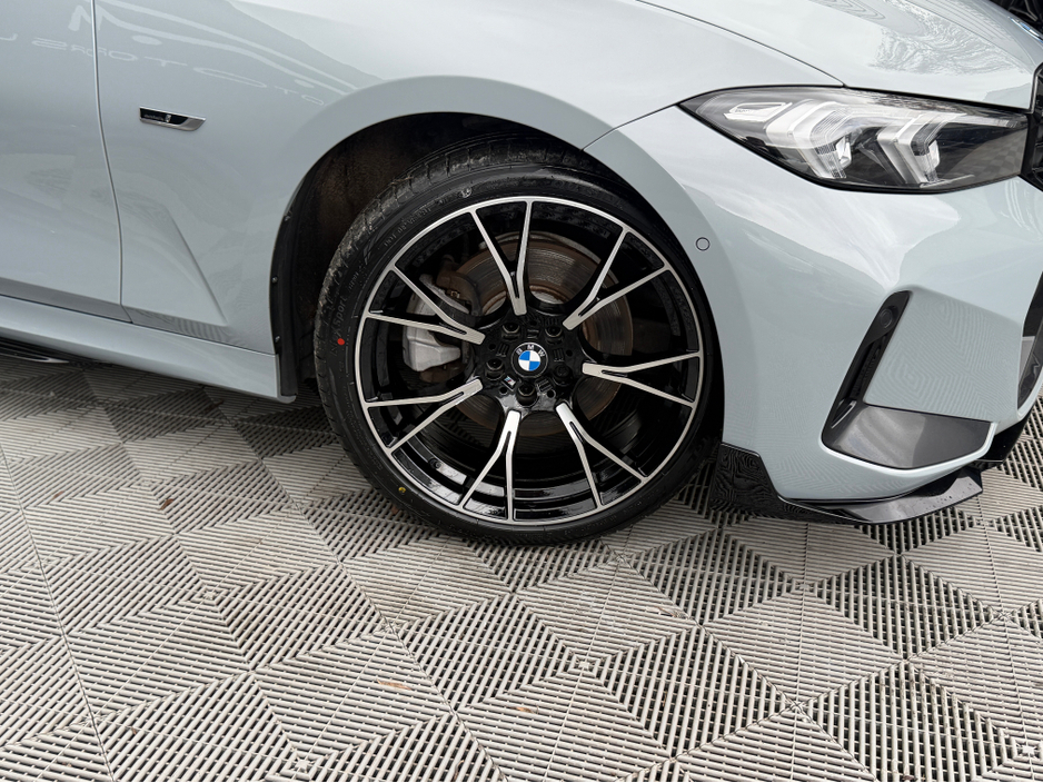 2023 BMW 3 Series - image 11