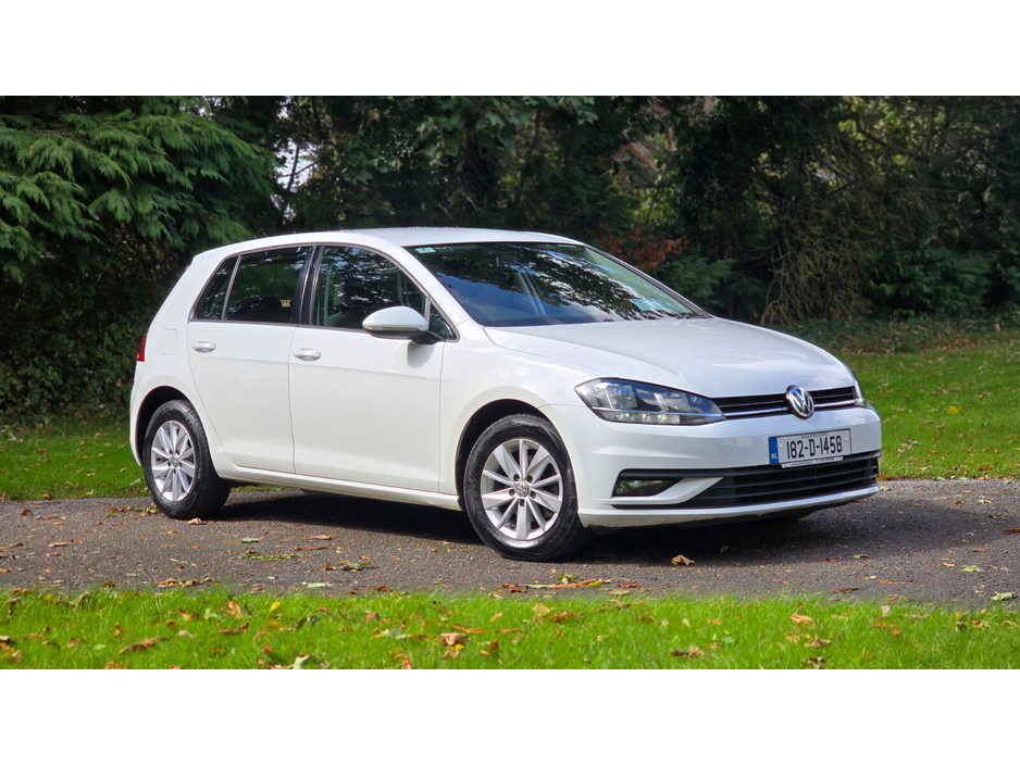 2018 Volkswagen Golf - image 2