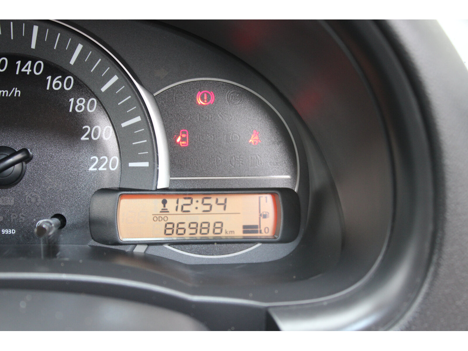 2016 Nissan Micra - image 14