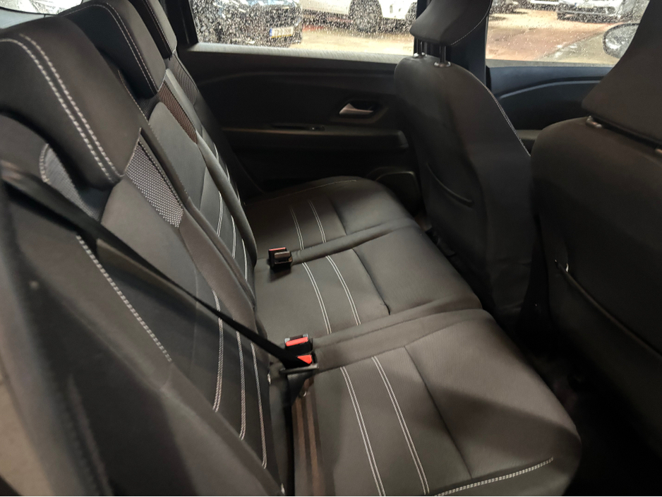 2023 Dacia Jogger - image 4