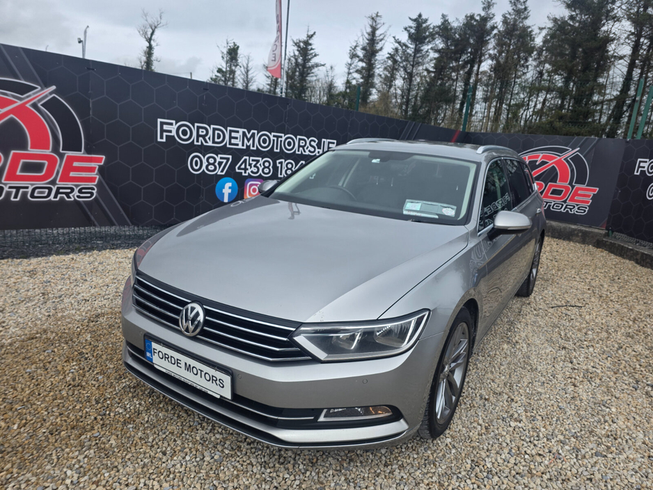 2015 Volkswagen Passat - image 2