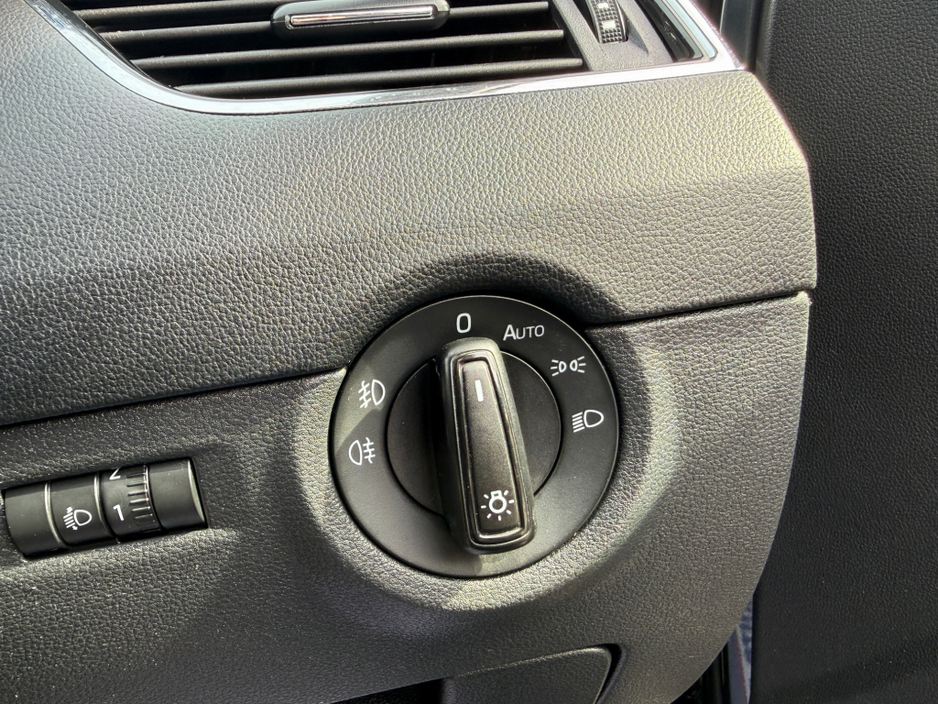 2016 Skoda Octavia - image 27