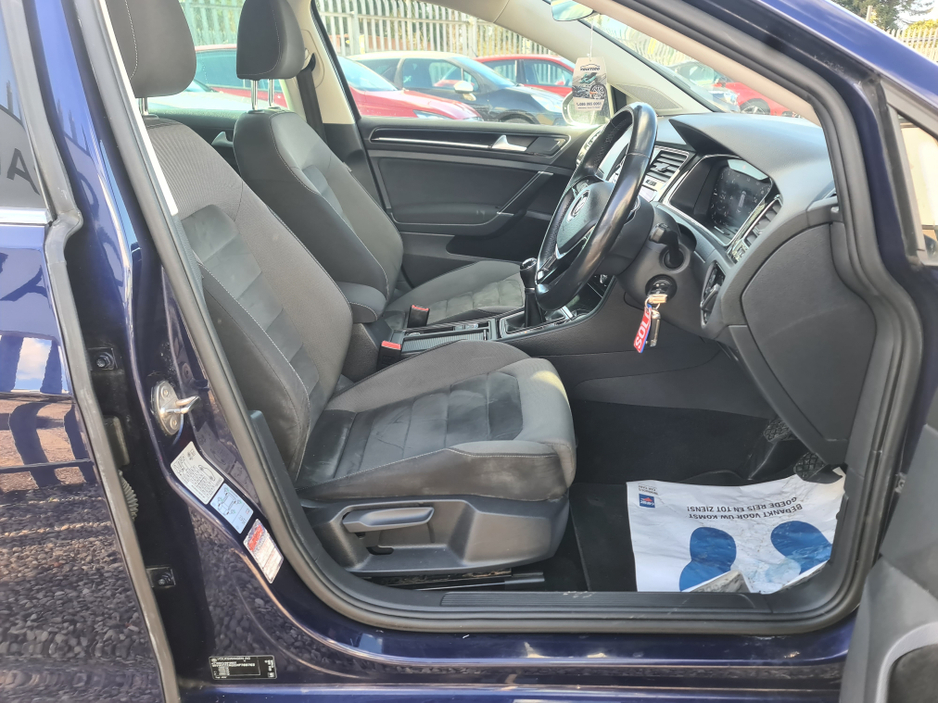2017 Volkswagen Golf - image 8