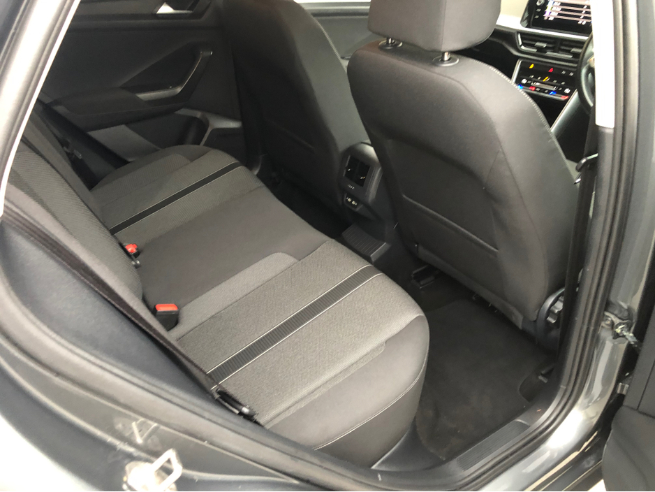 2022 Volkswagen T-Roc - image 8
