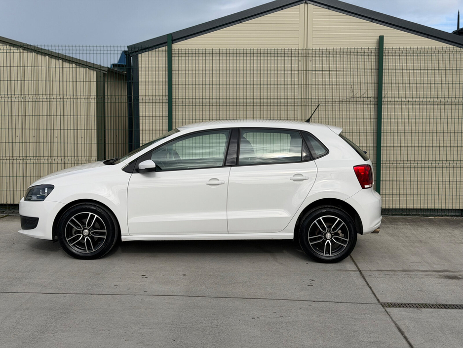 2014 Volkswagen Polo - image 3
