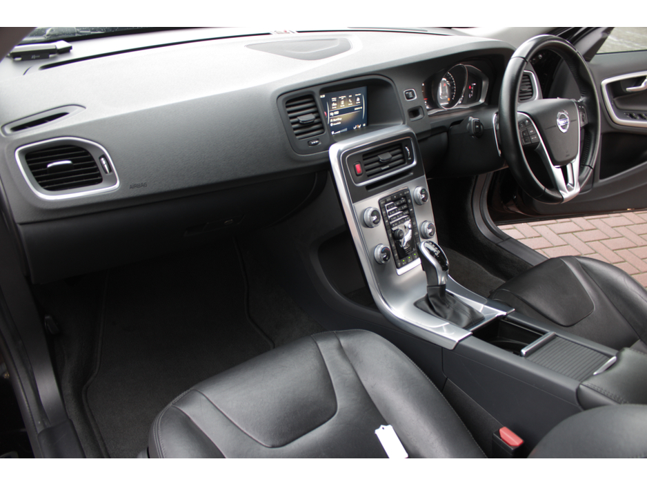 2016 Volvo V60 CROSS COUNTRY 2.0D4 180BHP  CROSS COUNTRY EDITION 5DR ESTATE AUTOMATIC // STUNNING CAR WITH ONLY 152, 000 KMS // BUY WITH CONFIDENCE AA AND SIMI APPROVED DEALER 2025 // FINANCE ARRANGED // ALL TRADE INS WELCOME // €15,950