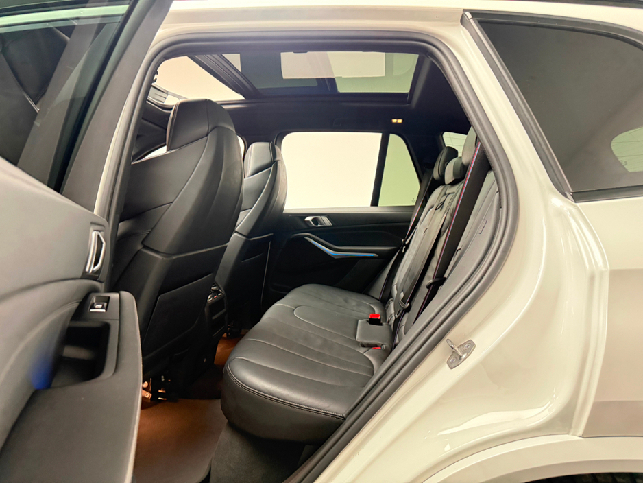 2022 BMW X5 - image 15