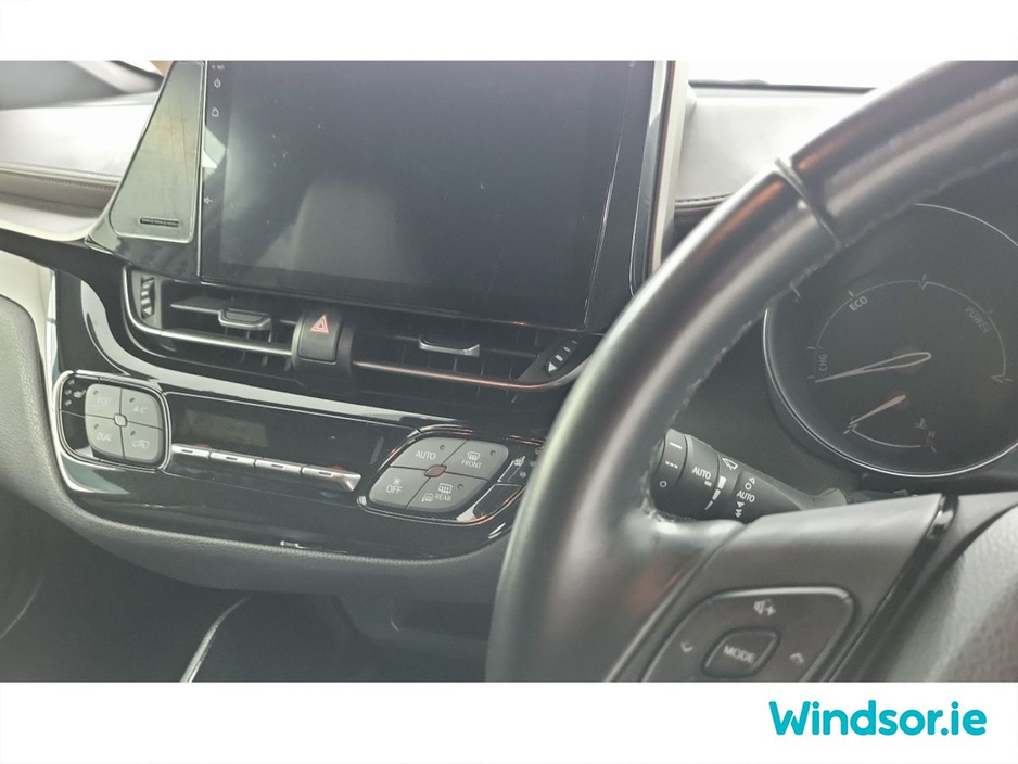 2017 Toyota C-HR 1.8 HYBRID SPORT €17,995