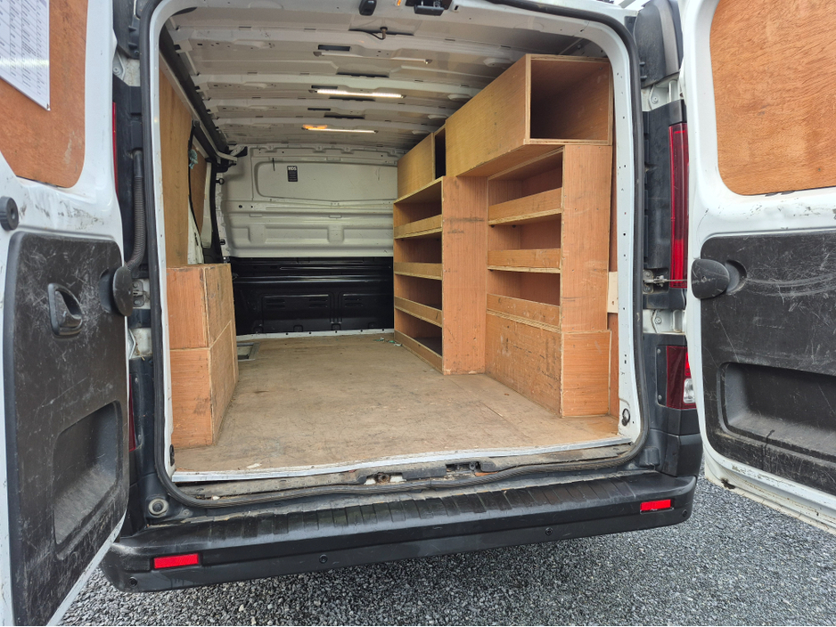 2021 Renault Trafic - image 10