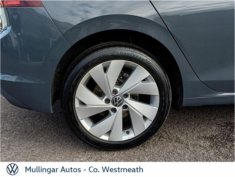 2025 Volkswagen Golf - image 24