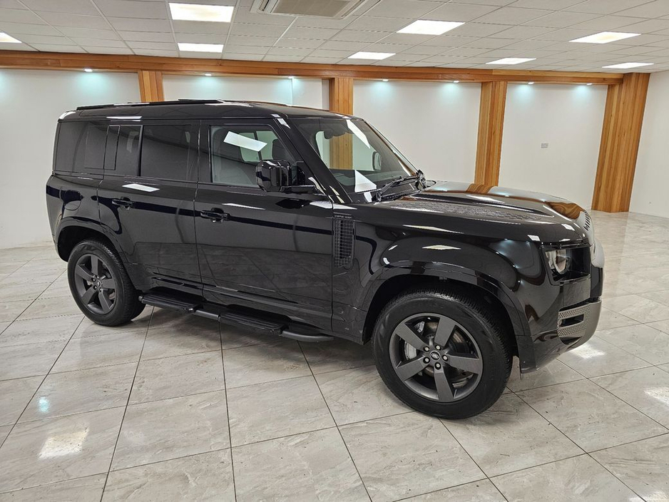 2025 Land Rover Defender - image 6