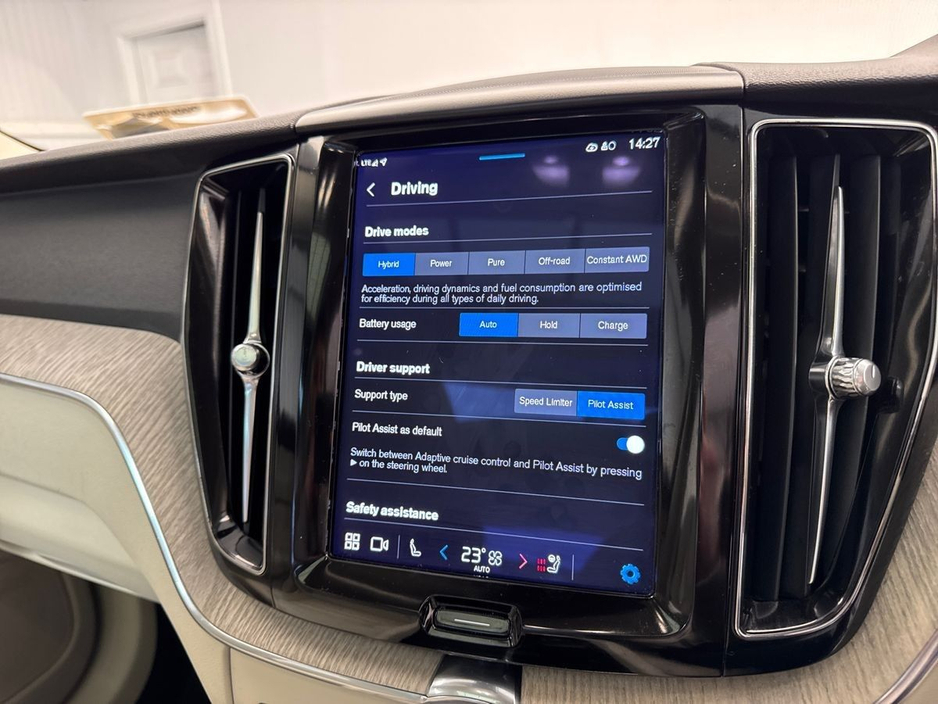 2023 Volvo XC60 - image 20