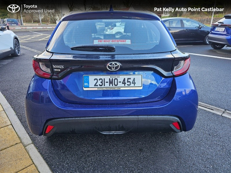 2023 Toyota Yaris - image 4