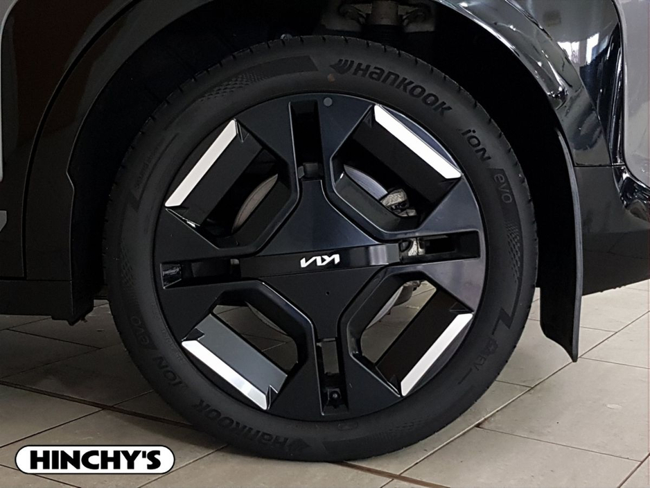 2025 Kia EV3 - image 8