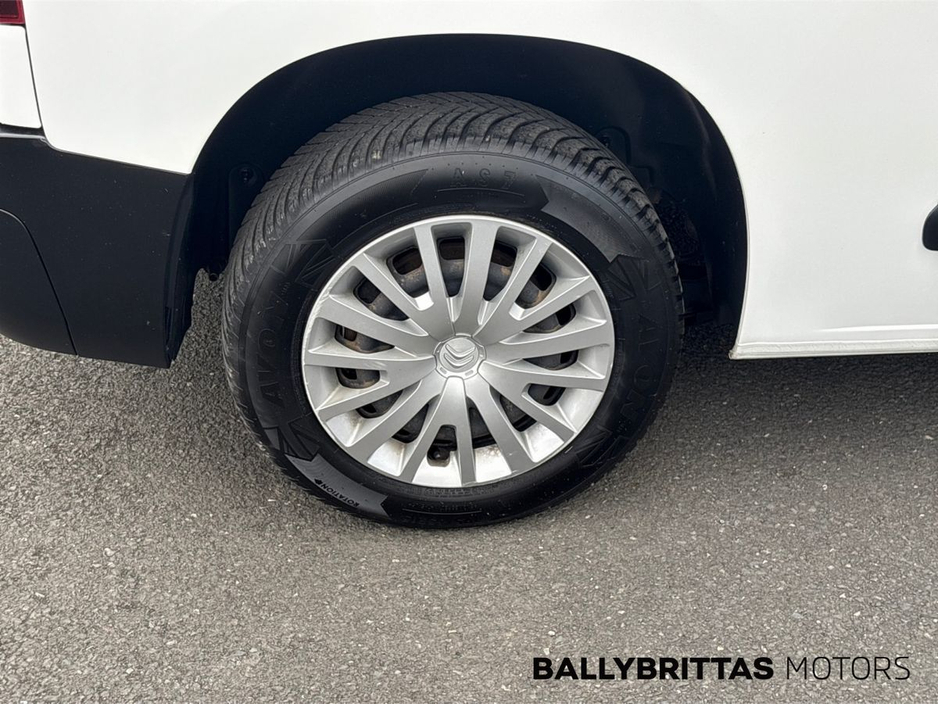 2021 Citroen Berlingo - image 8