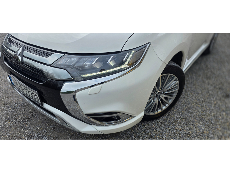 2019 Mitsubishi Outlander - image 4