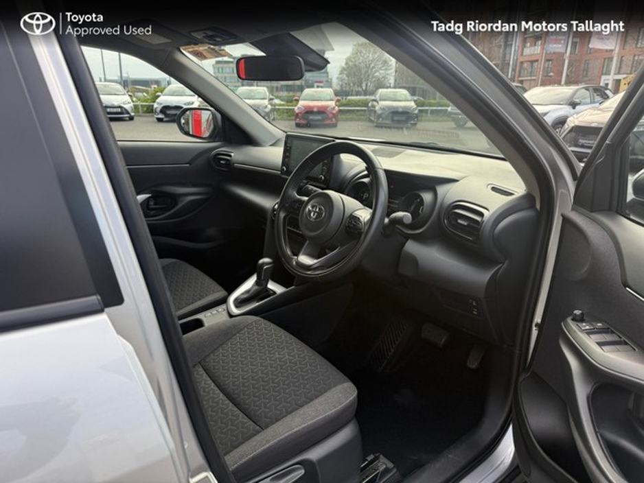 2023 Toyota Yaris Cross - image 11