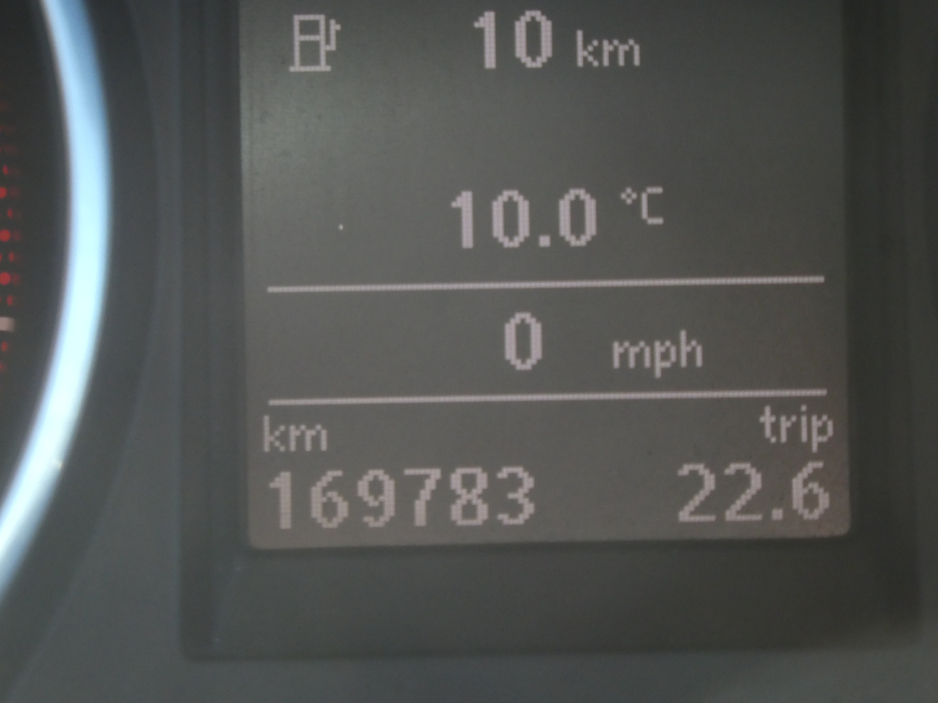 2010 Volkswagen Golf - image 14