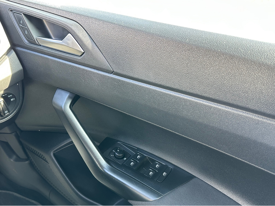 2021 Volkswagen Polo - image 12