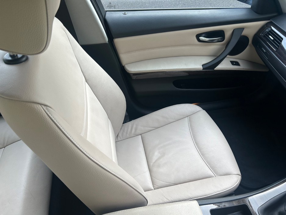 2011 BMW 3 Series - image 13