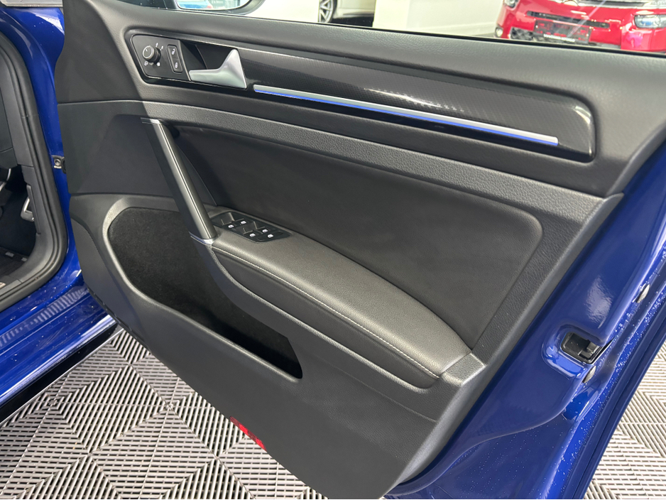 2019 Volkswagen Golf - image 9