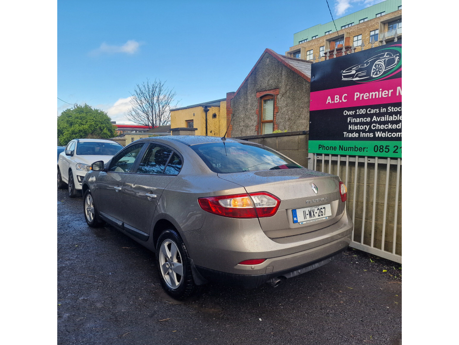 2011 Renault Fluence - image 6