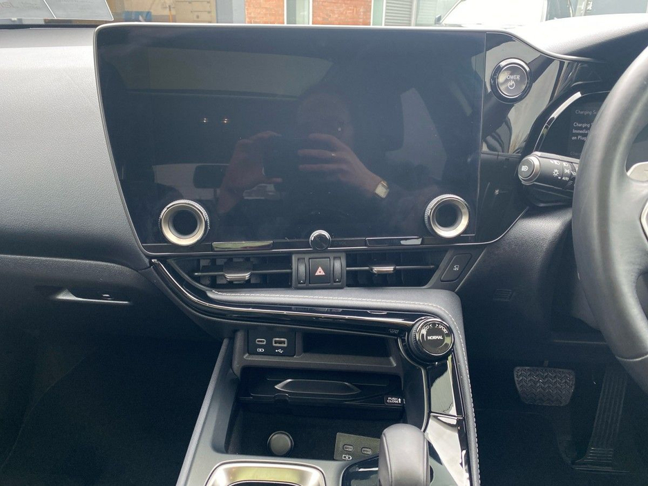 2025 Lexus NX 450 h+ - image 11
