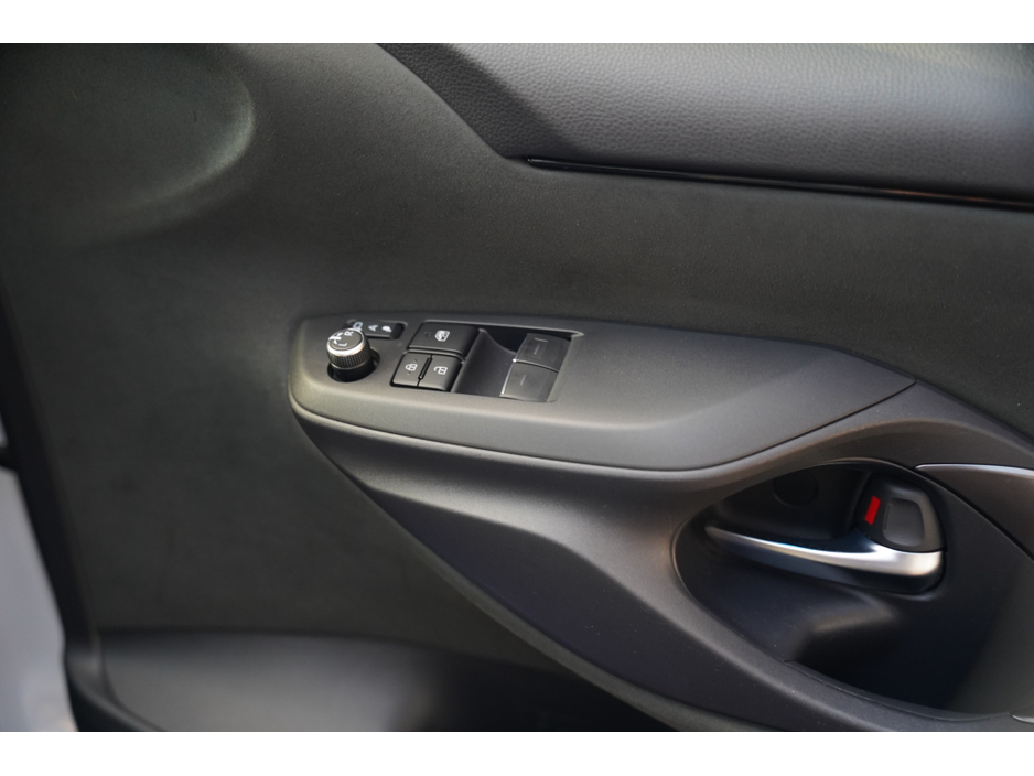 2020 Toyota Yaris - image 10