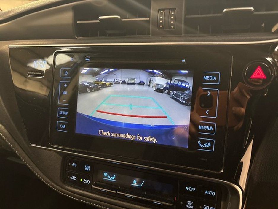 2018 Toyota Auris - image 12