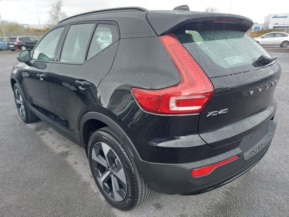 2026 Volvo XC40 - image 7