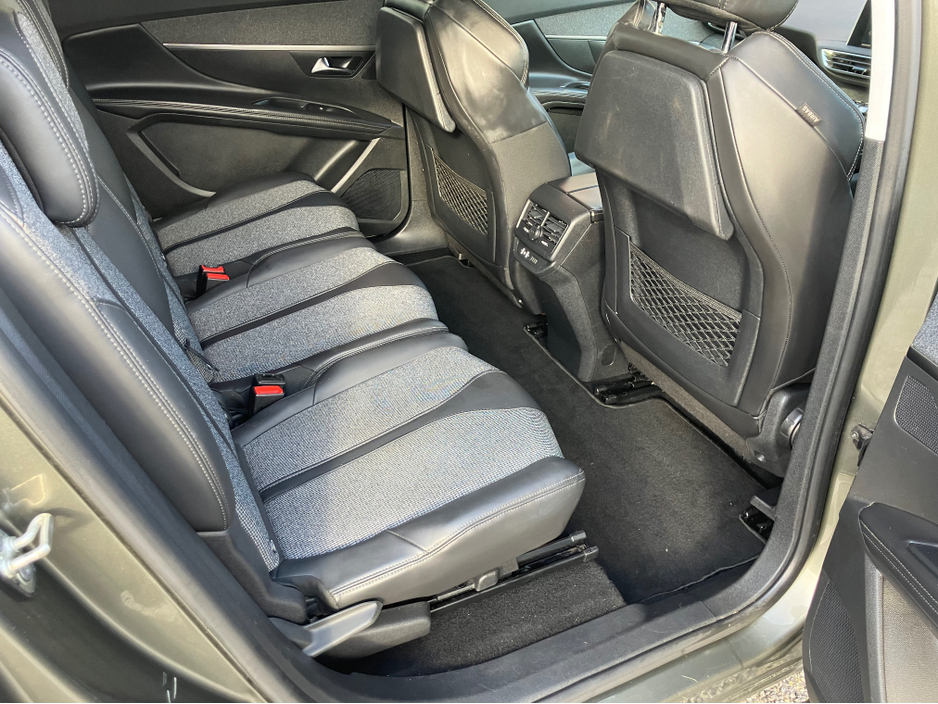 2019 Peugeot 5008 - image 8