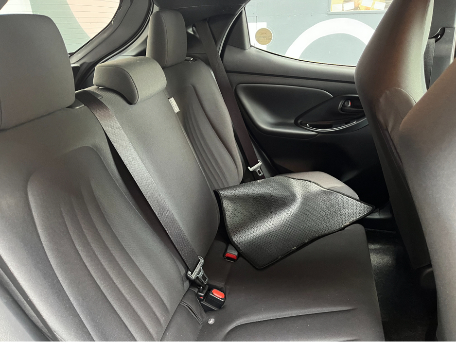 2020 Toyota Yaris - image 10