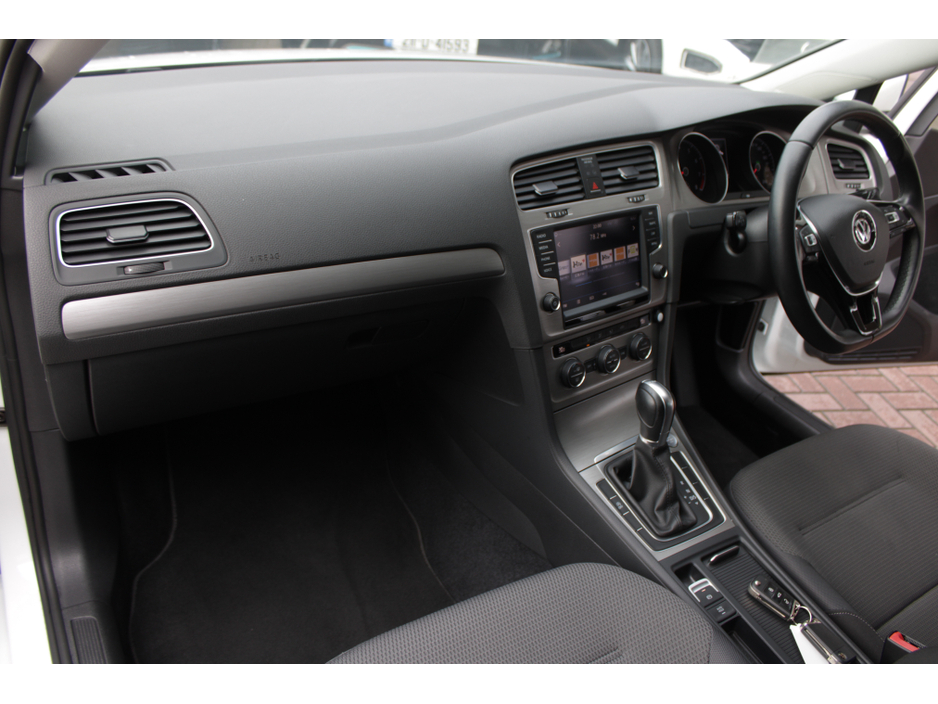 2016 Volkswagen Golf - image 20