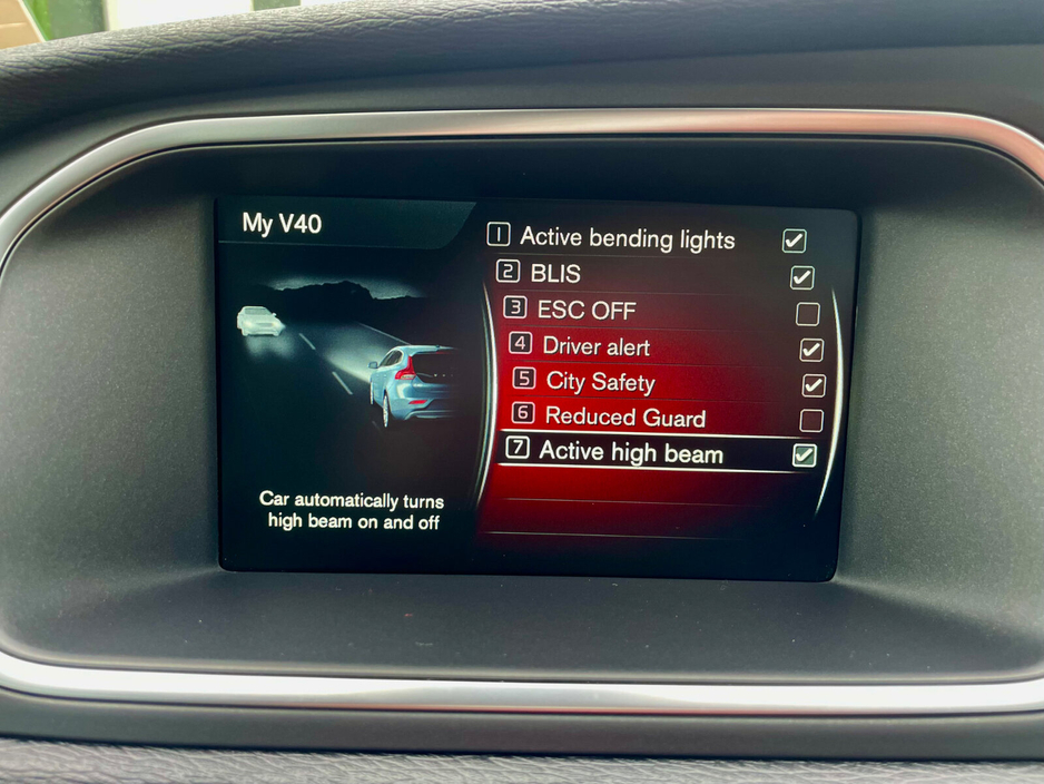 2016 Volvo V40 - image 34