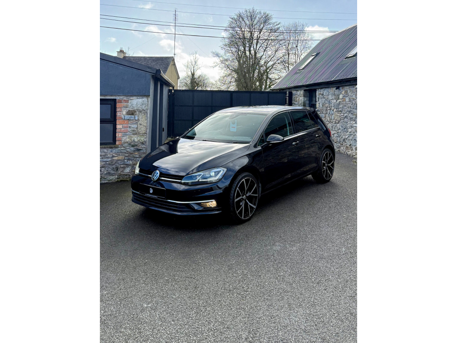 2018 Volkswagen Golf - image 3