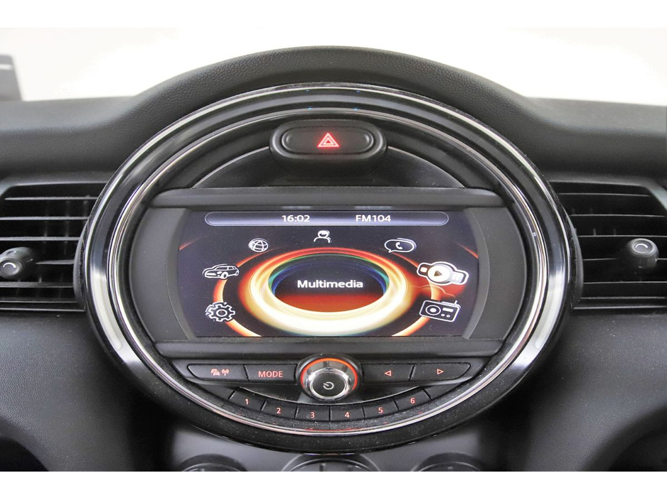 2015 MINI Hatch - image 19