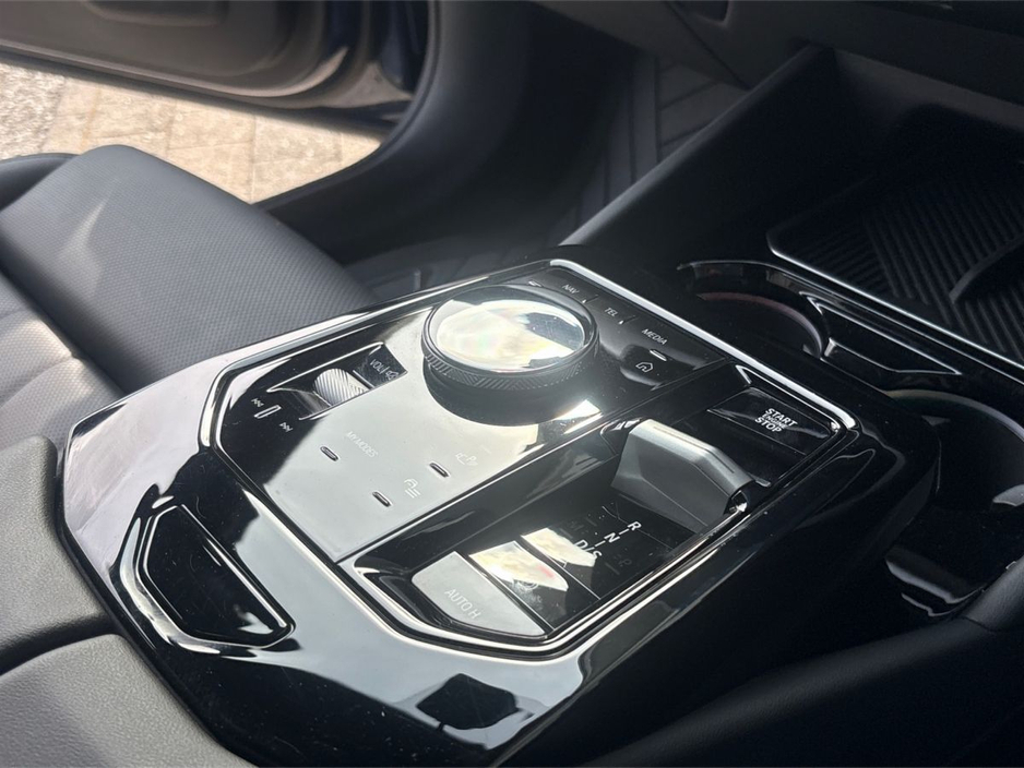 2024 BMW 5 Series - image 8