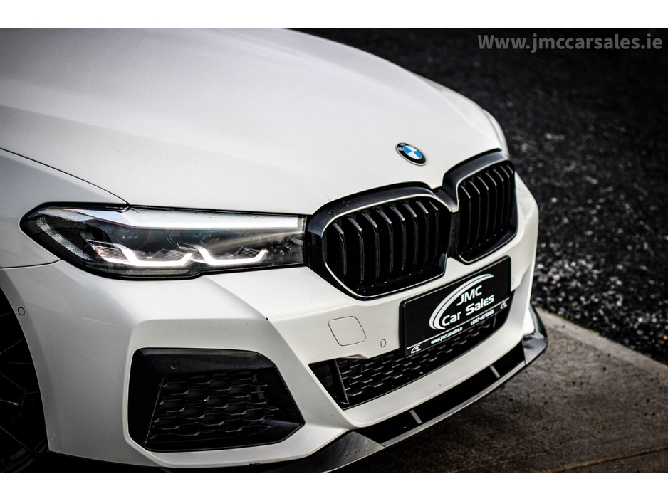 2021 BMW 5 Series - image 4