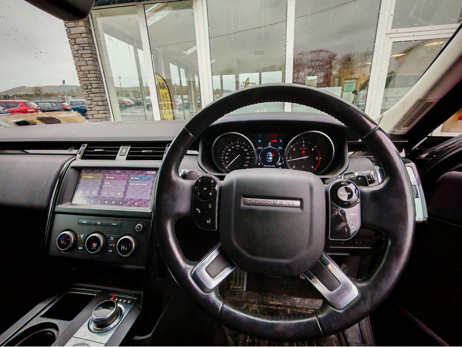 2019 Land Rover Discovery - image 4