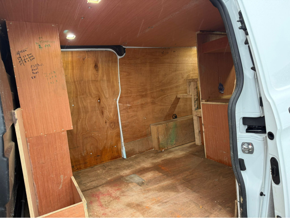 2022 Ford Transit Custom - image 24