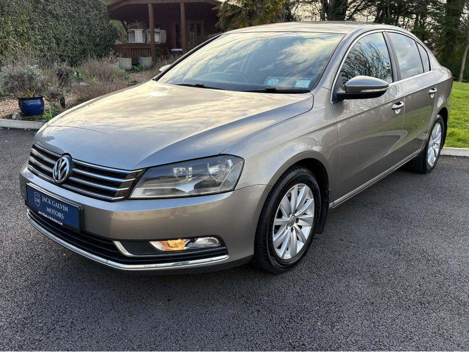 2012 Volkswagen Passat - image 18