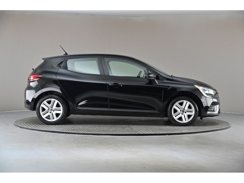 2022 Renault Clio - image 11